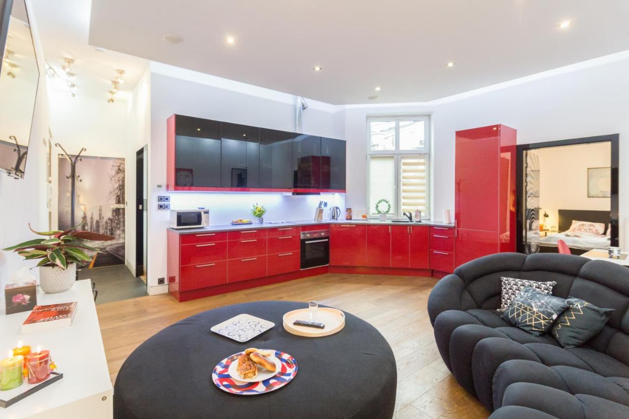 Modern, Stylish And Comfy In Trendy Jewish Quarter Apartment